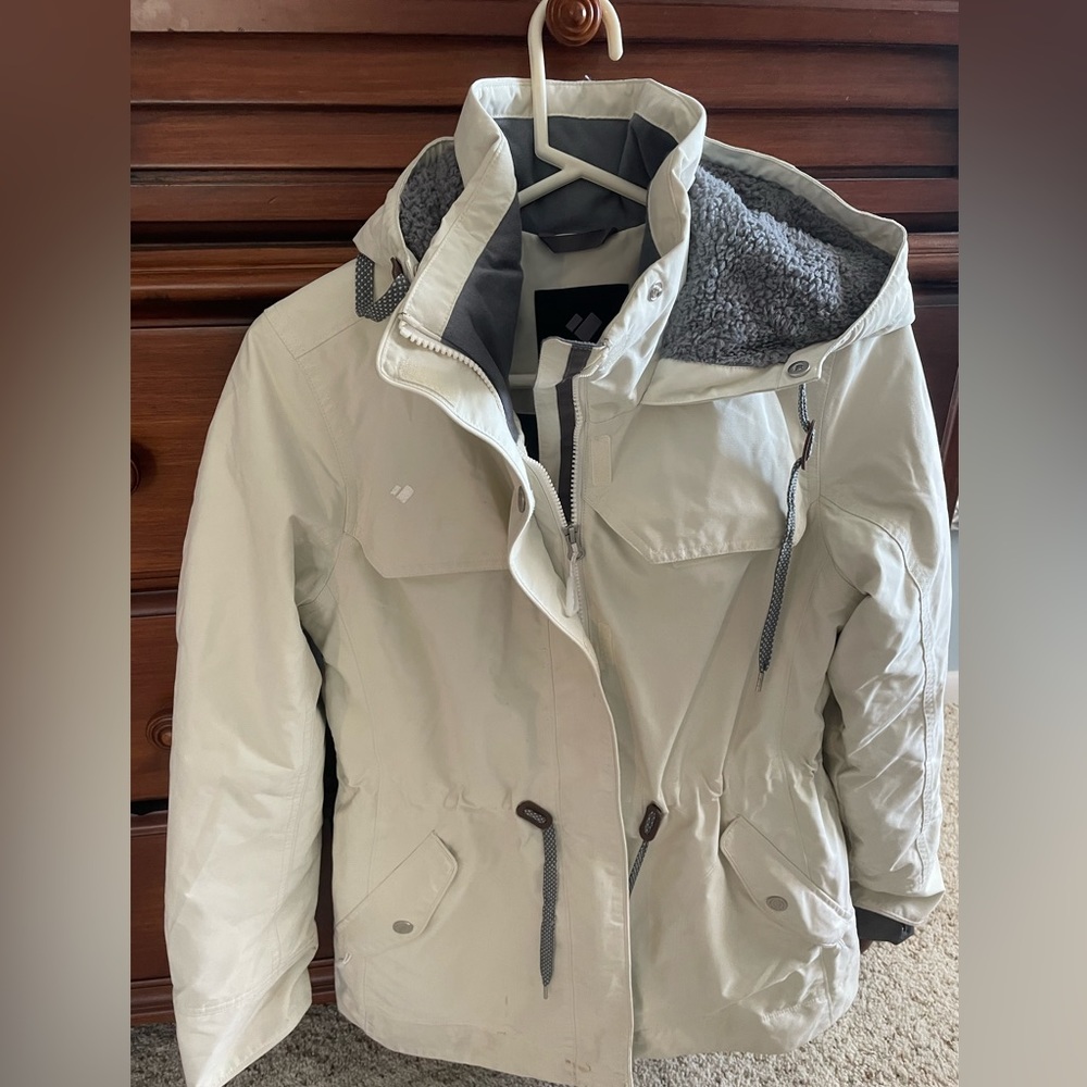 Cream Obermeyer ski jacket size 8. Worn 4 days only. Perfect condition